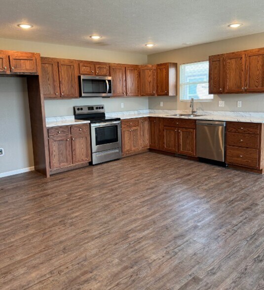 Building Photo - 919-921 W Stewart St