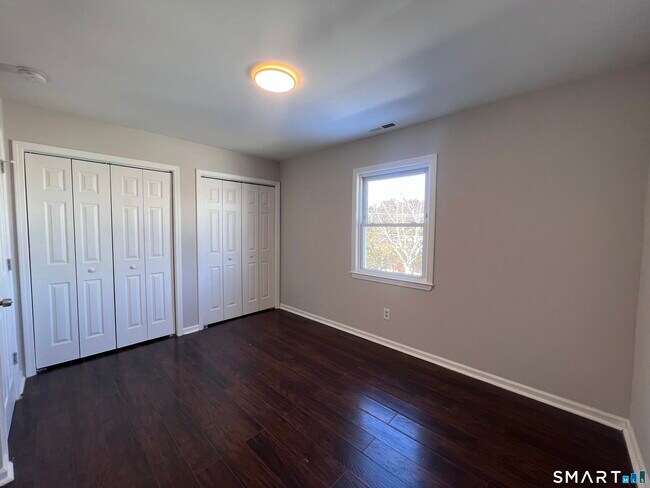 Building Photo - 93 Shell St