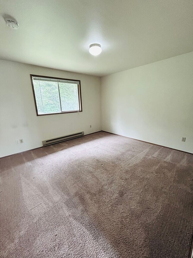 Building Photo - ***PENDING APPLICATION***Lovely Home Minutes away from West Beach