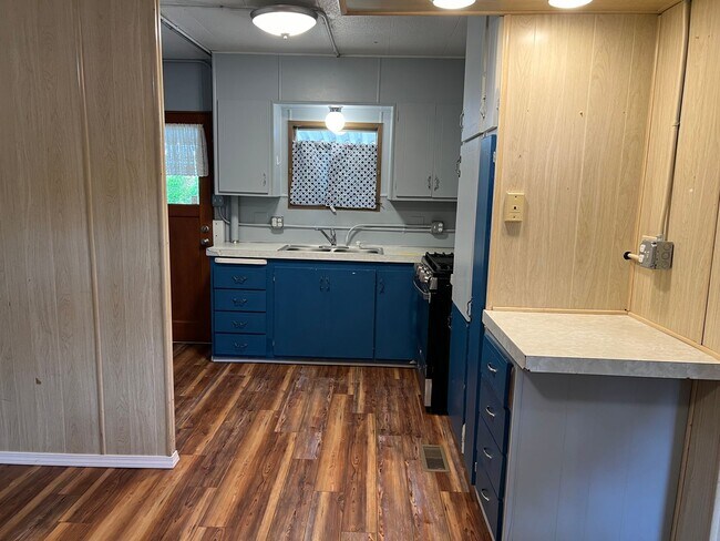 Building Photo - Woodson St, Amity