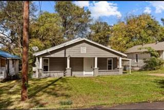 Primary Photo - Newly Renovated 3 Bedroom 1 Bath Home w/ C...