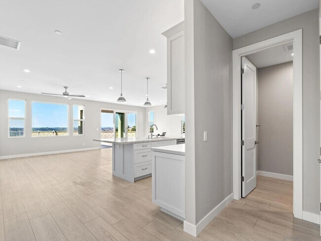 Building Photo - 2954 Copley Ave