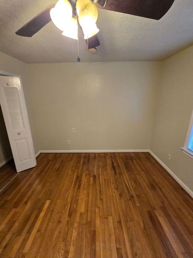 Building Photo - 3 BR House in S. Chesterfield - Available Now!