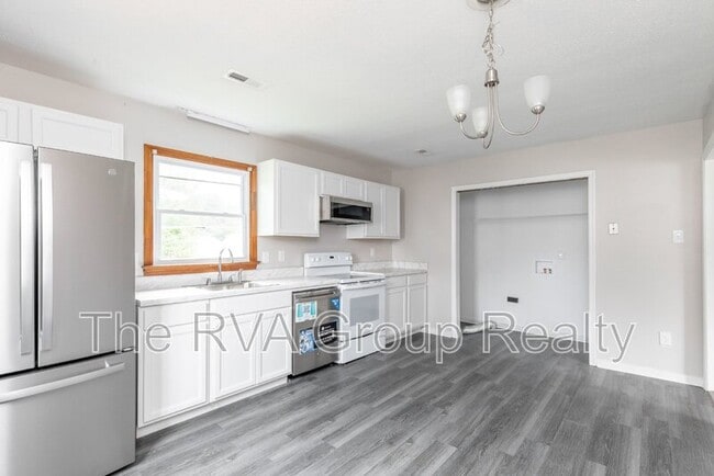 Building Photo - 201 Evergreen Ave