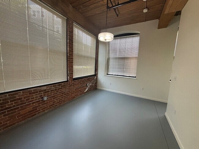 Building Photo - 88 Gerrish Ave