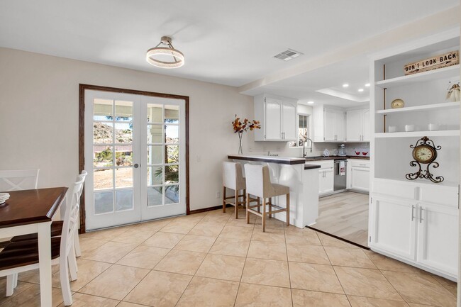 Building Photo - Western Hills Estate home/ 3 bedroom/ 2 ba...