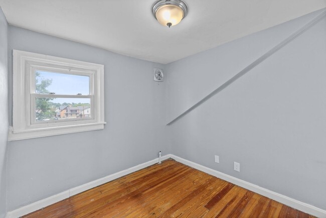 Building Photo - BRIDGETOWN - Charming 3 Bed 2 Bath w 1 Car...