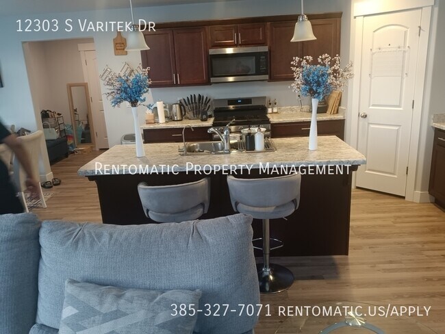 Building Photo - 12303 S Varitek Dr