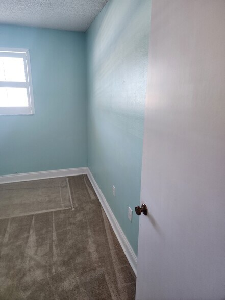 Building Photo - 1100 Ponce de Leon Cir