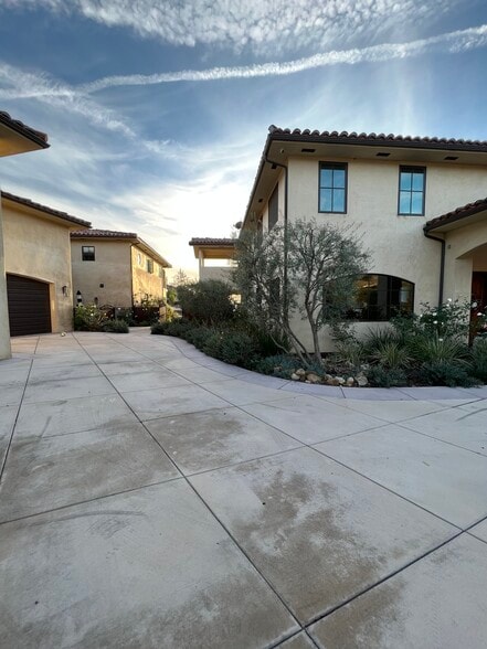 Building Photo - 10730 W Stallion Ranch Rd