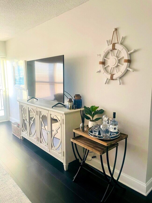 Building Photo - 405 N Ocean Blvd