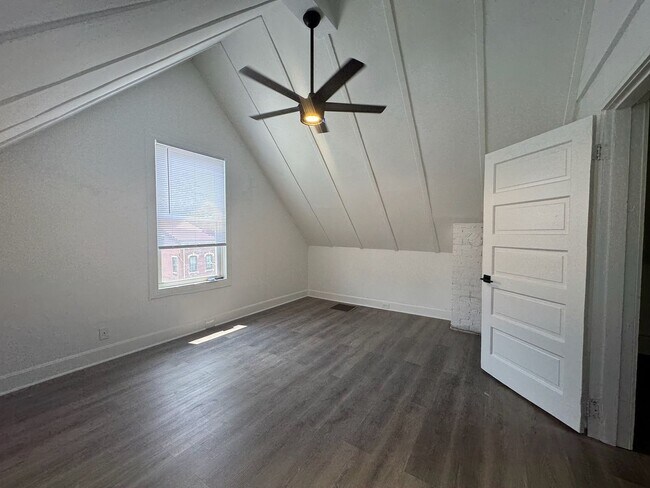 Building Photo - 7 Bed/3 Bath Mins. from UC Campus $750/pp ...