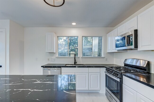 Building Photo - 21892 Silver Oak Ct