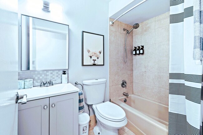 Building Photo - 9130 E Highland Pines Blvd