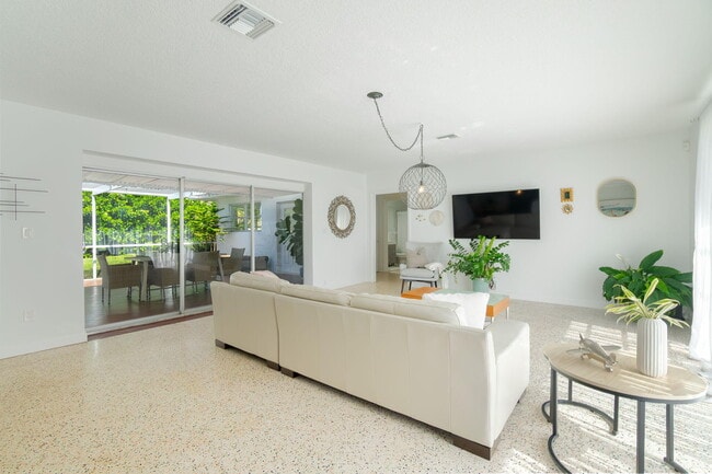 Building Photo - 651 Ocean Inlet Dr