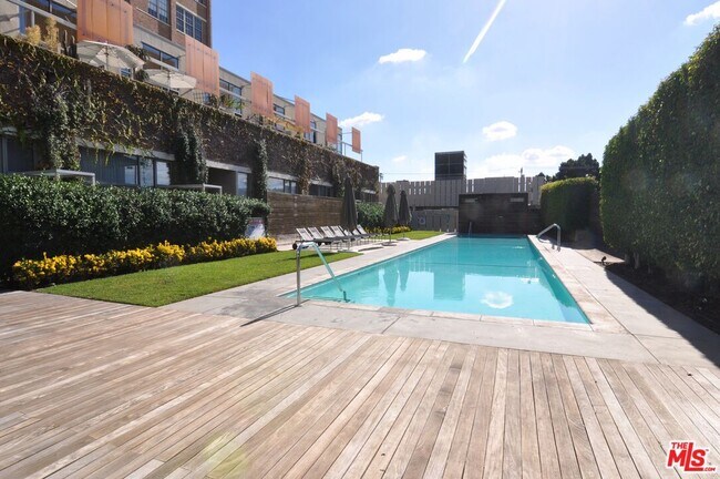 Building Photo - 1850 Industrial St