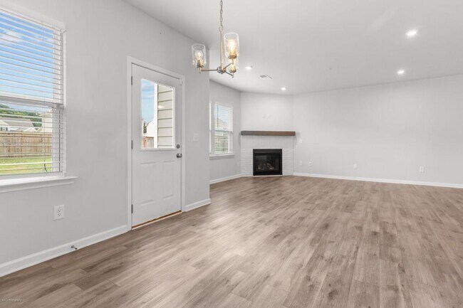 Building Photo - 1333 Maston Rd
