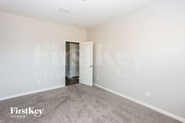 Building Photo - 343 Whispering Hills Dr