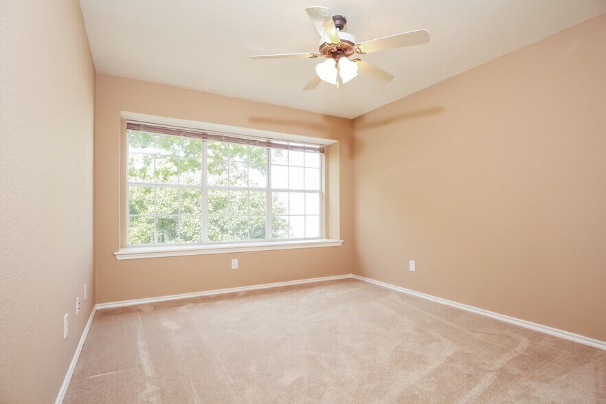 Building Photo - 3011 Renaissance Dr