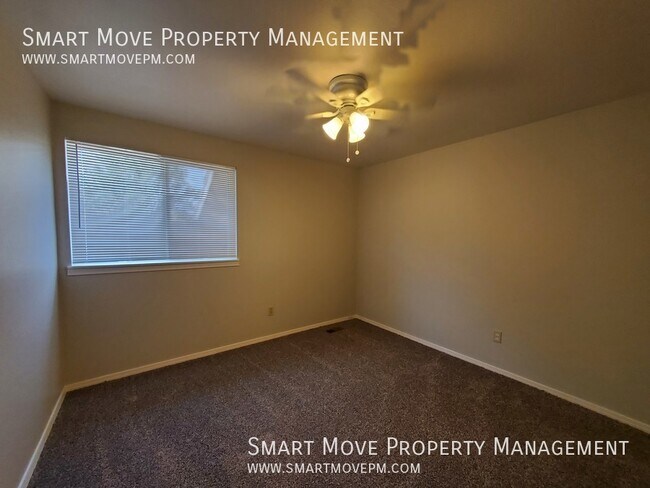 Building Photo - 2574 S Sumac Ln