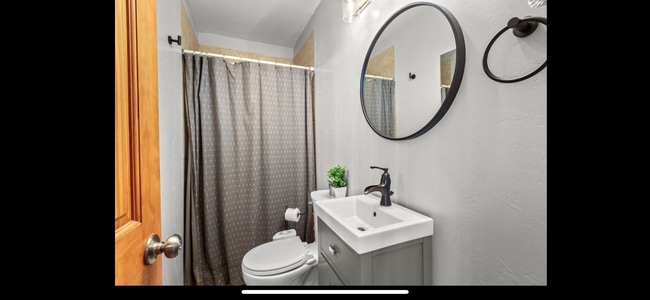 Building Photo - 678 Deer Path Rd