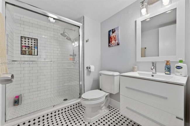 Building Photo - 681 S Hollybrook Dr
