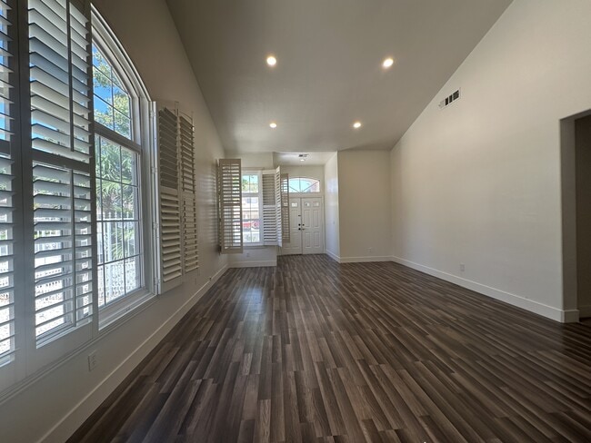 Building Photo - 8317 San Ramon Dr