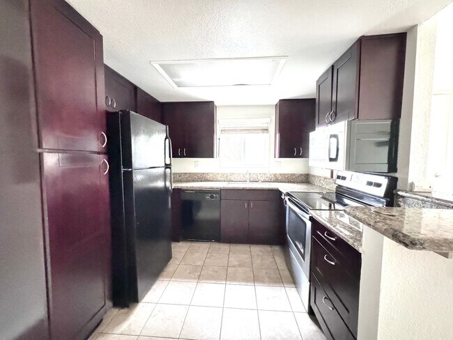 Building Photo - 207 Woodland Pkwy