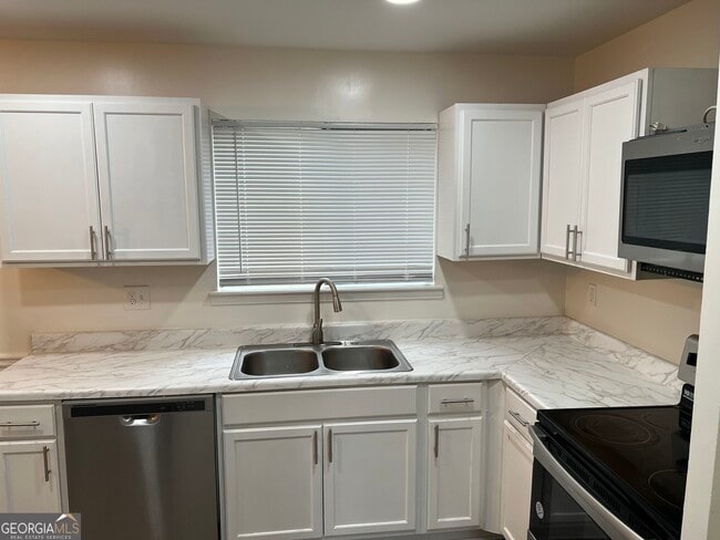 Building Photo - 9028 Raven Dr