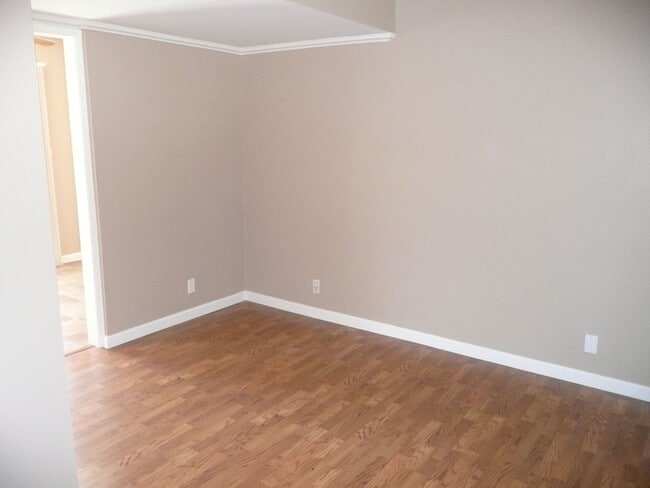 Building Photo - 4 bedroom home in Tustin