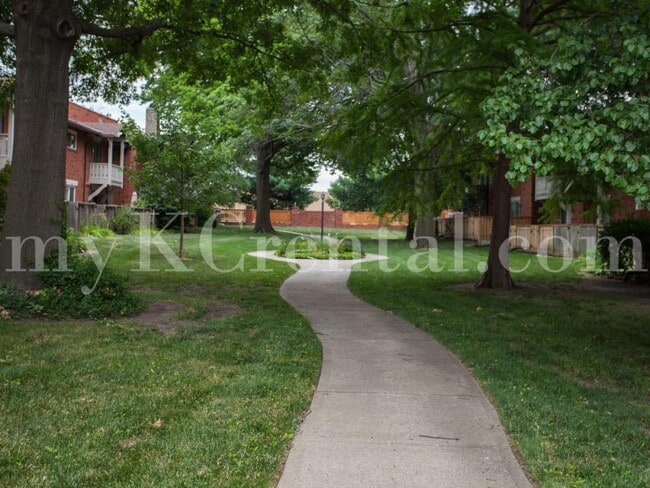 Building Photo - 9619 Outlook Dr