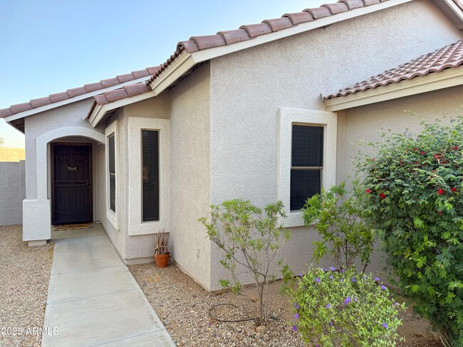 Building Photo - 17371 W Coyote Trail Dr