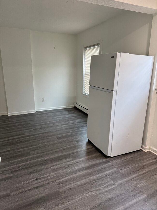 Building Photo - 666 Main St