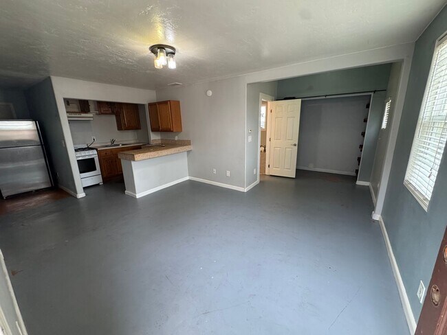Building Photo - 150 Cielo #1