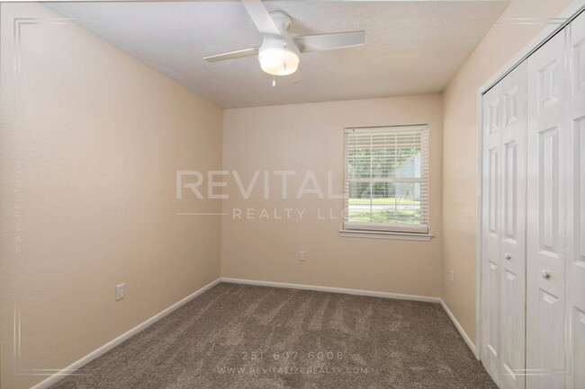 Building Photo - Charming 3 Bedroom/2 Bathroom Home in Sara...