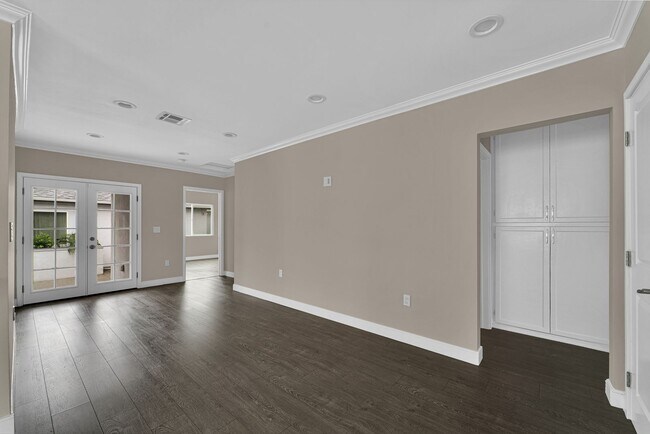 Building Photo - 7237 Tujunga Ave