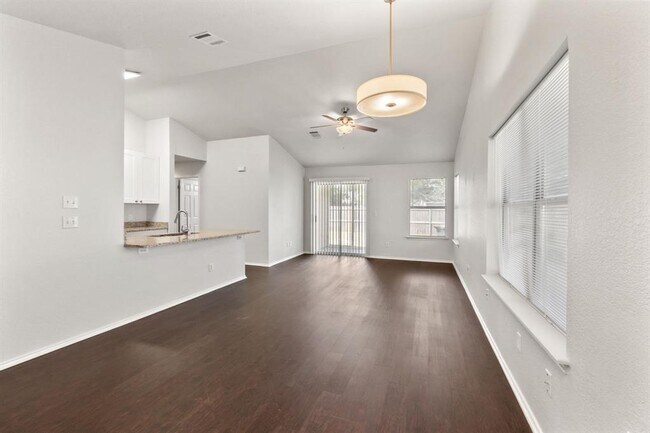 Building Photo - 160 Prairie Springs Loop