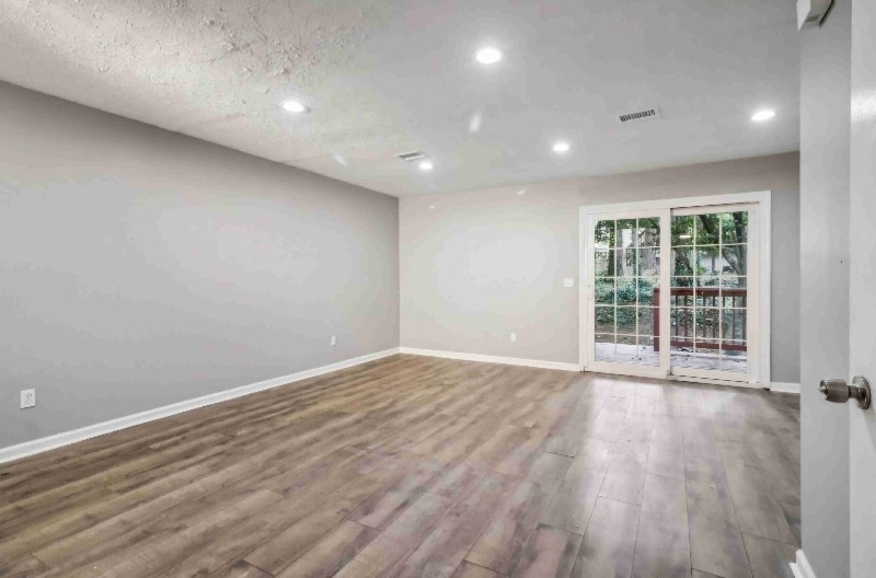 Building Photo - 3439 Bayshore Dr