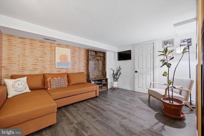 Building Photo - 125 E Moreland Ave