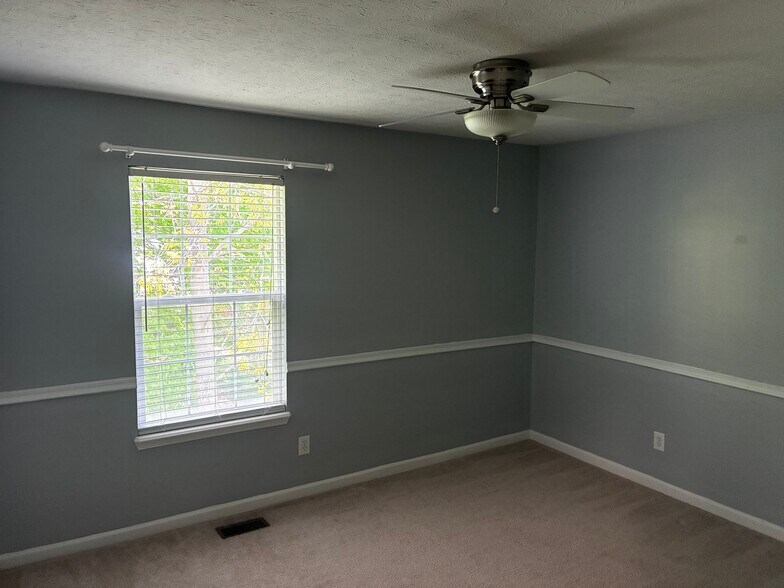 Building Photo - 12647 Gunnison Dr