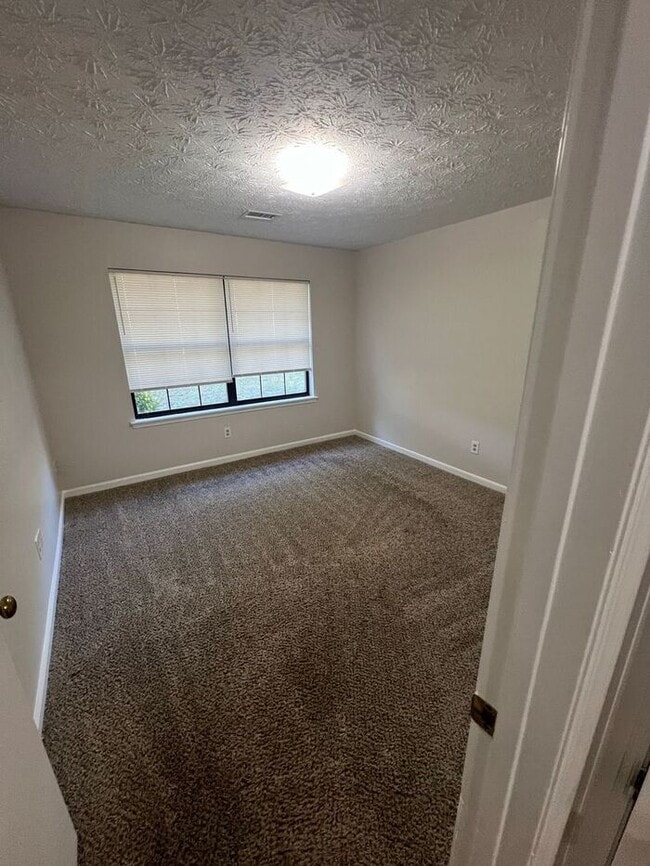 Building Photo - NOW READY!!! Cozy ranch 2 bedroom 1.5 bathroom duplex in Snellville!