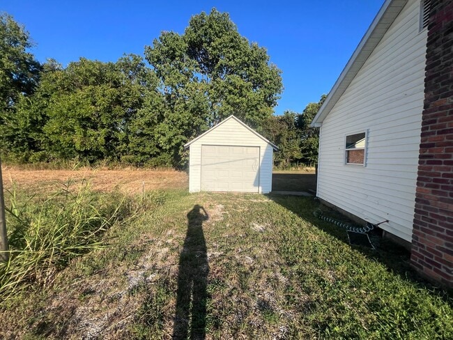Building Photo - Unique 3 Bedroom Home South of Carl Junction