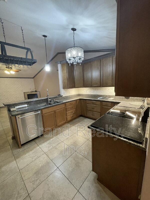 Building Photo - 5022 Patterson Ln