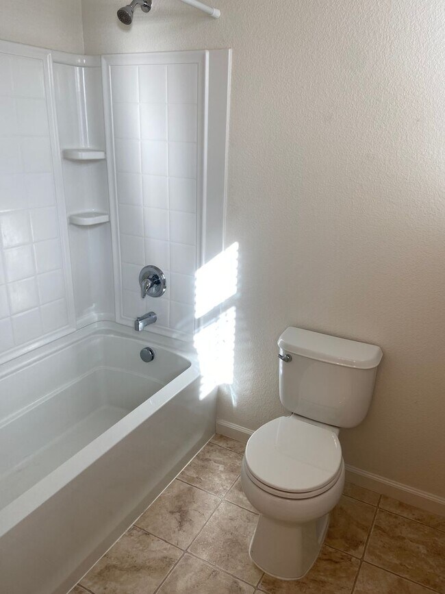 Building Photo - 4 Bedroom, 2.5 Bath - Located in Hideaway Treehouse Community