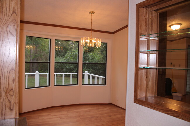 Building Photo - Privacy in the country!