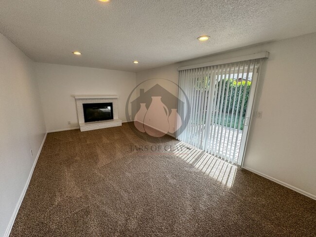 Building Photo - Move in ready South Salem Home!