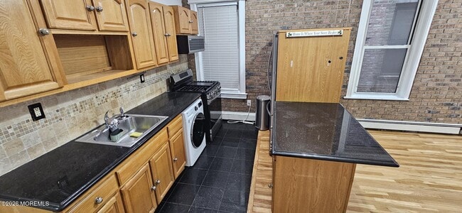 Building Photo - 4110 Park Ave