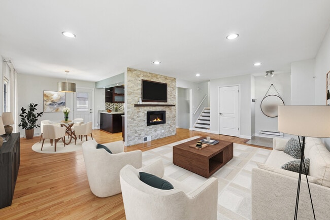 Building Photo - 604 S Edward St