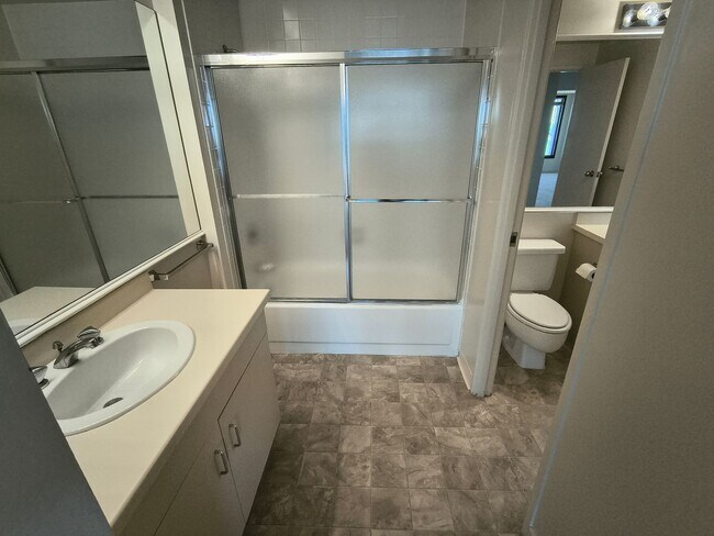 Building Photo - 1BD/1BATH Condo Available in Pacific Park Plaza