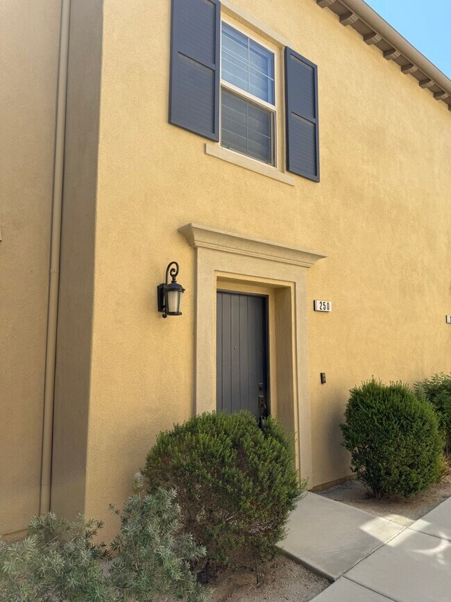 Building Photo - 250 Paseo Bravo